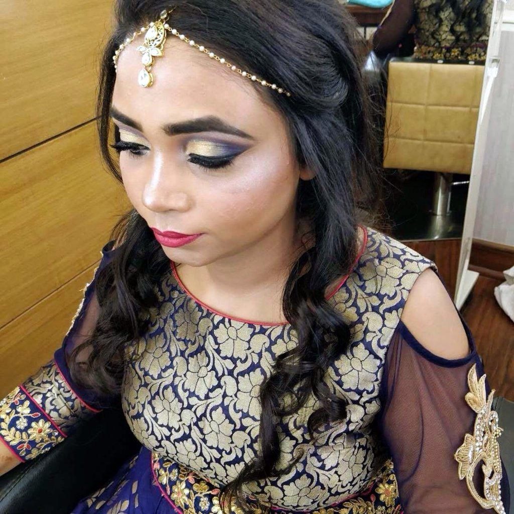 Day 6 ✨ Party wear makeup + advance hairstyle demo for students ✨💄  @makeupartist_vaishnavi_a . . #makeup #masterclass #learn #fla... |  Instagram